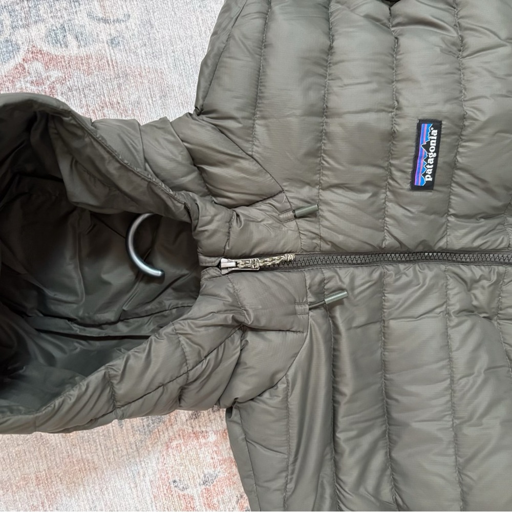 Patagonia women’s recycled Down Sweater Parka olive green size women’s small - Picture 2 of 5
